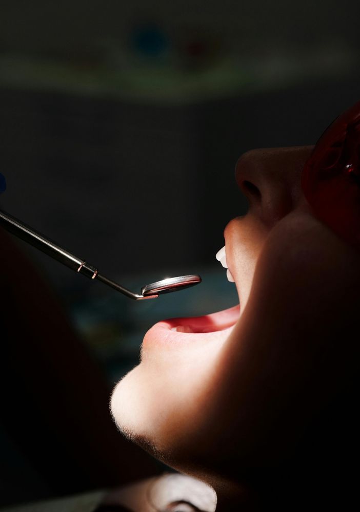 Guida Completa per Sbiancare i Denti a Casa in Modo Sicuro ed Efficace