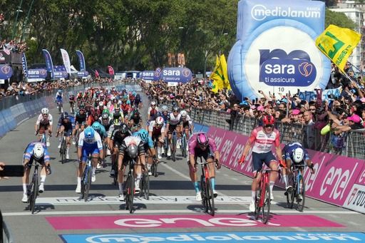 BuonGiro. Clarke e De Marchi beffati a Napoli ma sono IL ciclismo. Campo Imperatore, fateci divertire