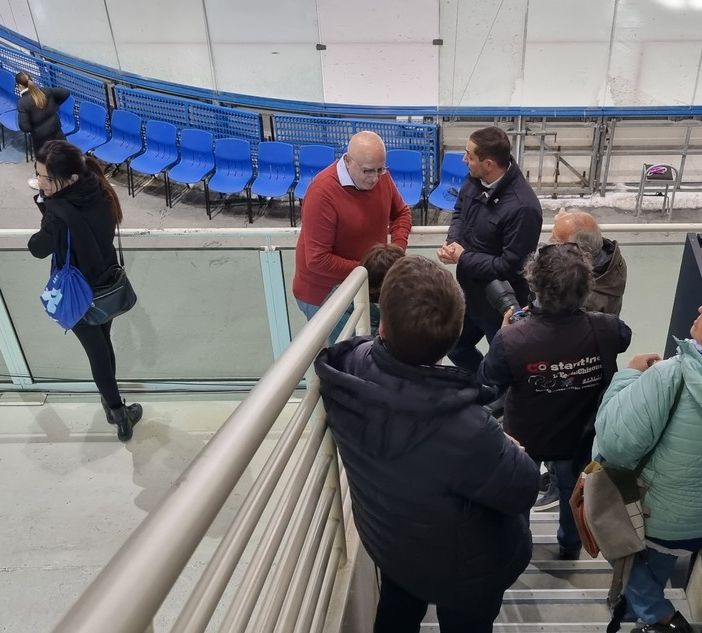 L'assessore regionale Ricca in visita al Polo del ghiaccio di Pinerolo