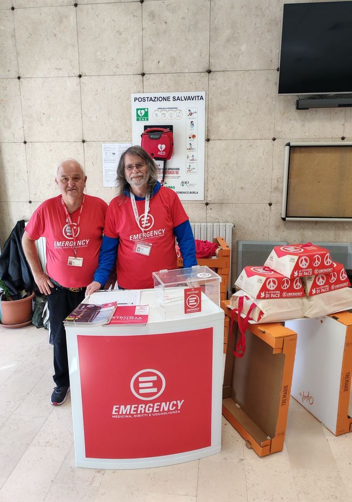 Emergency arriva a teatro per sostenere la sua campagna ‘R1pudia la guerra’ con azioni nella Striscia di Gaza