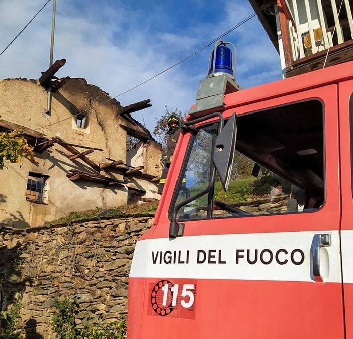 Un incendio distrugge una parte di casa in Borgata Pons ad Angrogna