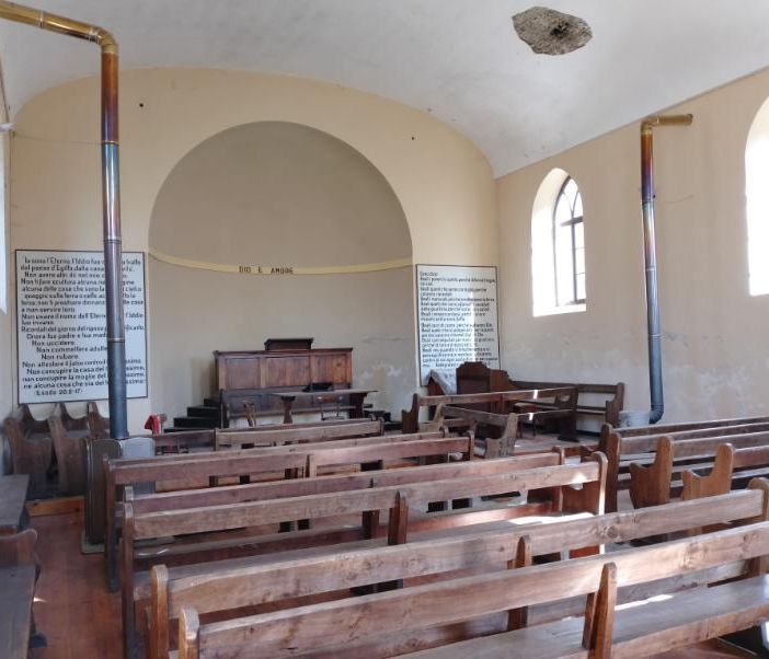 L’interno del tempio di Serre