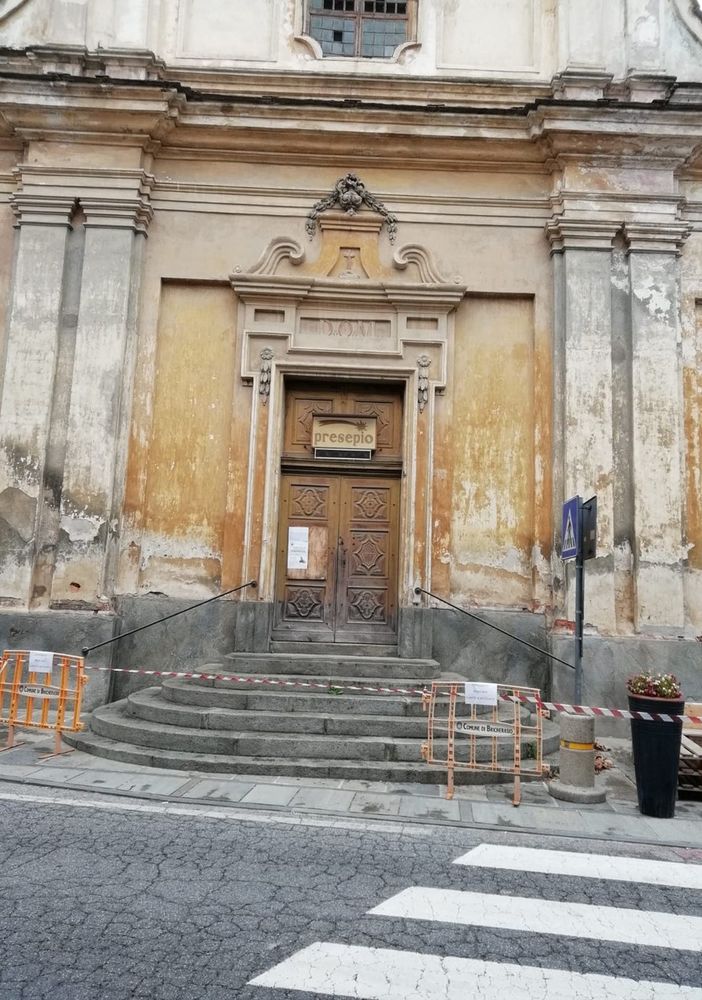 Lavori in vista sulla facciata di San Bernardino a Bricherasio