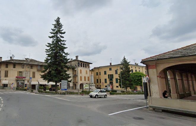 Piazza San Marcellino con i pini che ora sono stati abbattuti