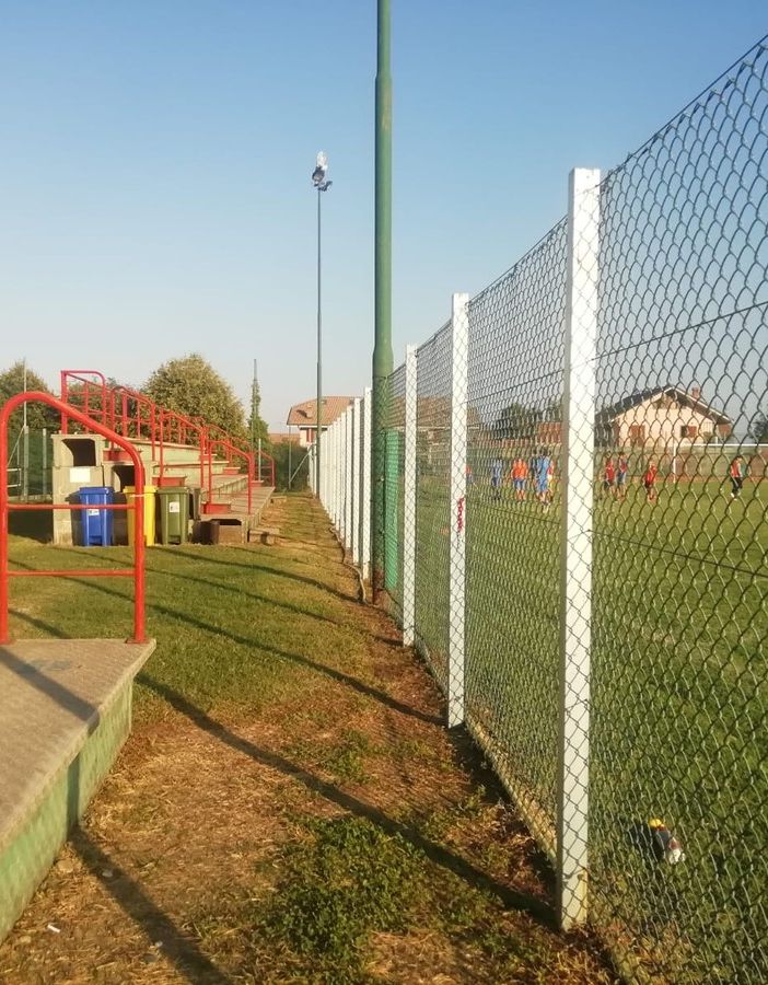 Le tribune del campo da calcio di Bricherasio