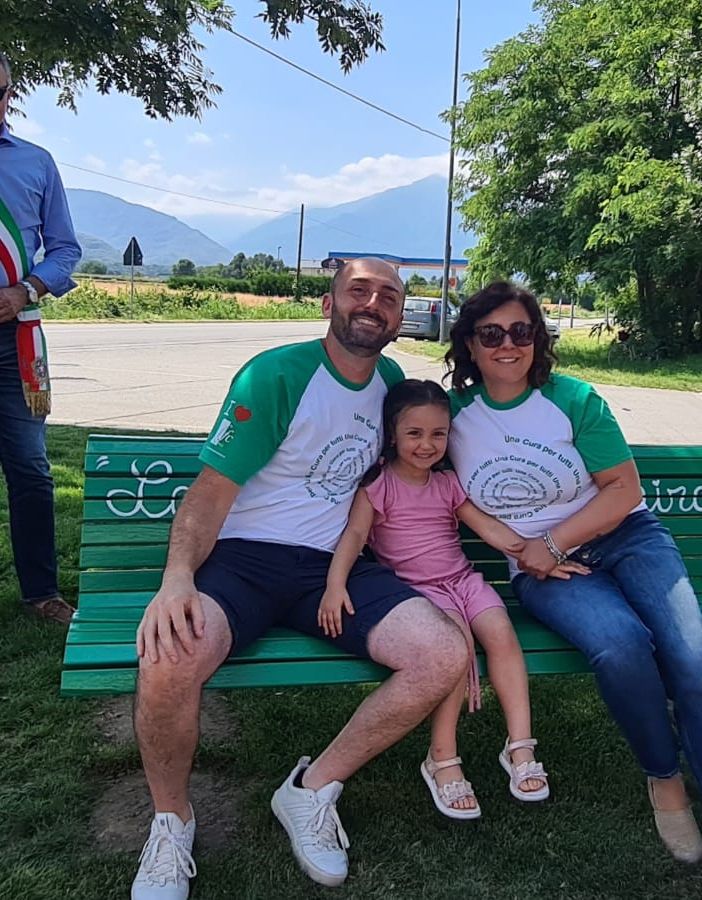 In piedi il sindaco Paolo Rossetto, seduti Massimo Gasca, la figlia Ludovica e la moglie Elena Lauro