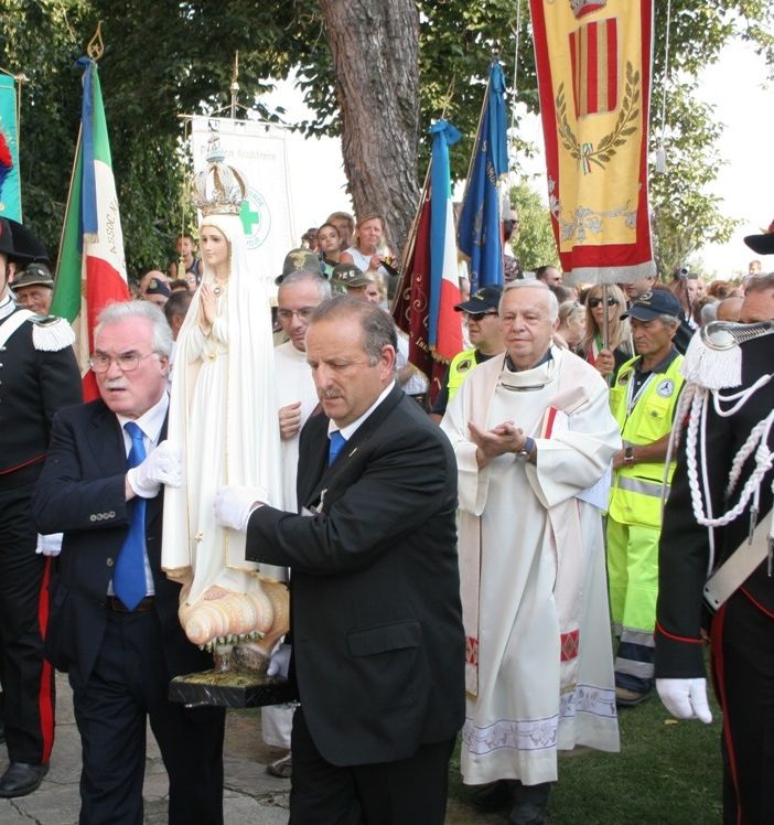 Don Mario al centro