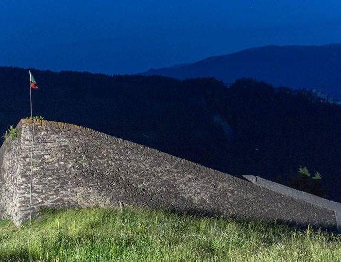 Il formaggio nato dalla cattiva sorte ha la forma del paravalanghe più noto delle Alpi