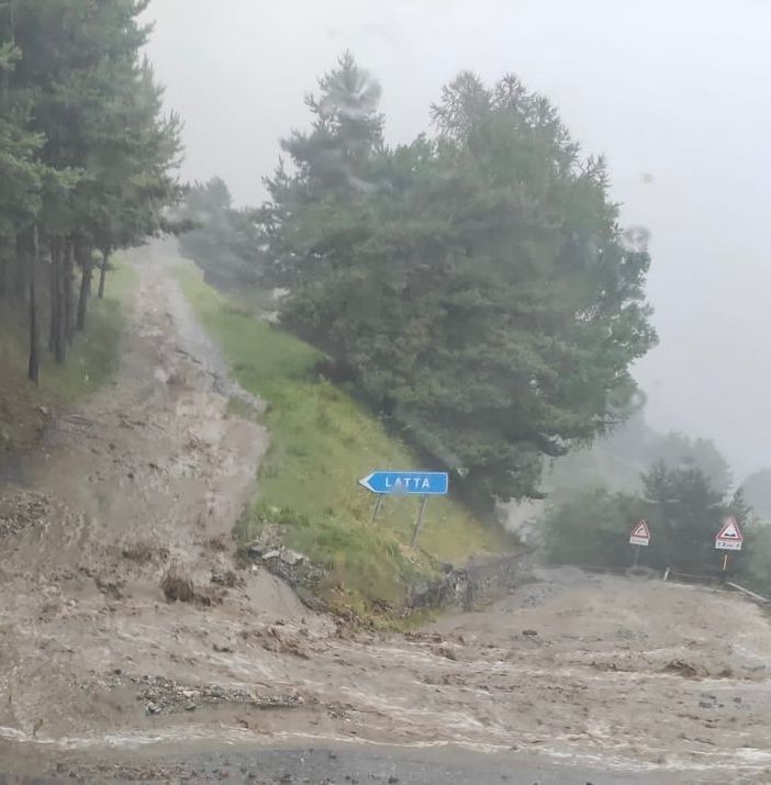 Strada per Latta allagata