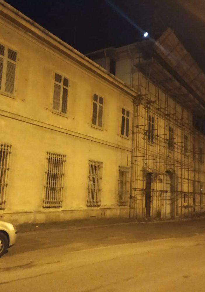 Tentano di dare fuoco all'ex Manifattura, ma vengono sorpresi da un sopralluogo