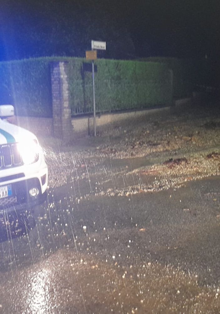 Strade chiuse, canali esondati, case allagate e senza luce: notte di emergenze a Luserna San Giovanni