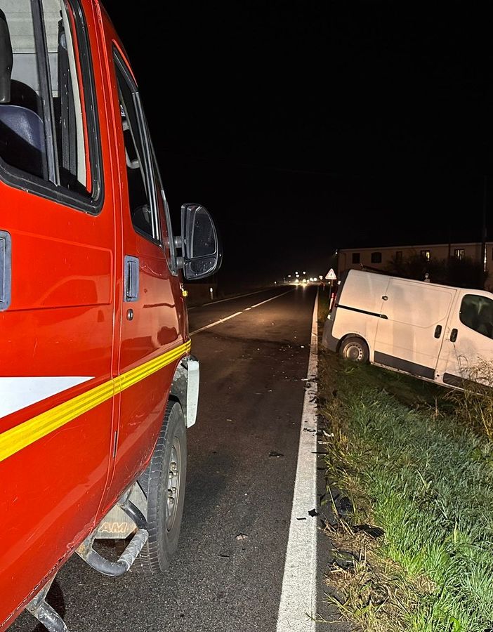Cavour: scontro frontale tra due furgoni con feriti
