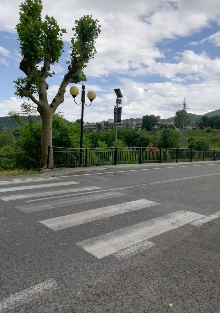 Luserna San Giovanni sceglie una strada “artigianale” per proteggere i pedoni dagli investimenti