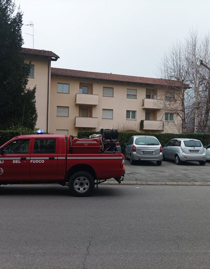 Incendio in un palazzo del centro a Luserna San Giovanni