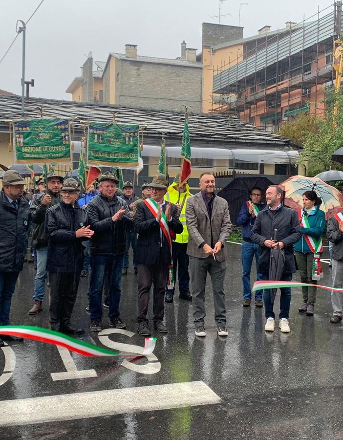L’inaugurazione della ‘piazzetta alpini’ Emilio Tourn a Luserna San Giovanni