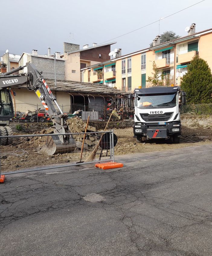 Al via i lavori per il nuovo parcheggio al posto dell’ex distributore Agip di Luserna San Giovanni