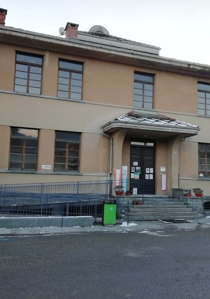L’adeguamento sismico delle scuole di via Tegas slitta a fine anno