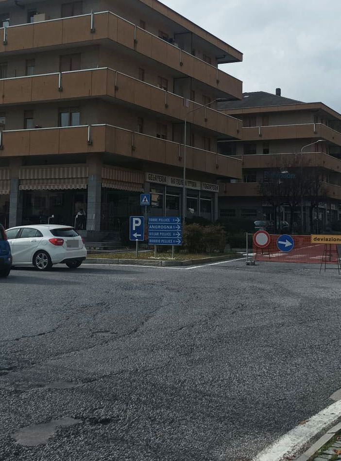 I lavori in viale De Amicis a Luserna San Giovanni potrebbero terminare nelle prossime ore