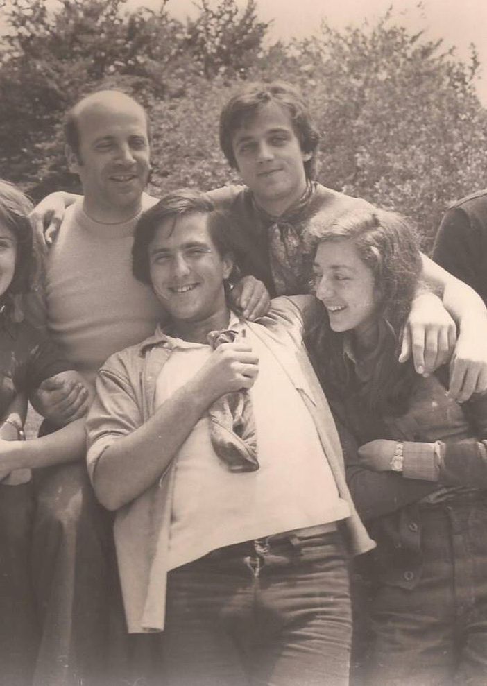 Don Piero Stavarengo, il primo a destra in alto