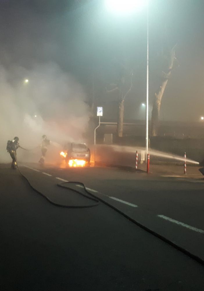 Tre auto sono state date alle fiamme nella notte a None