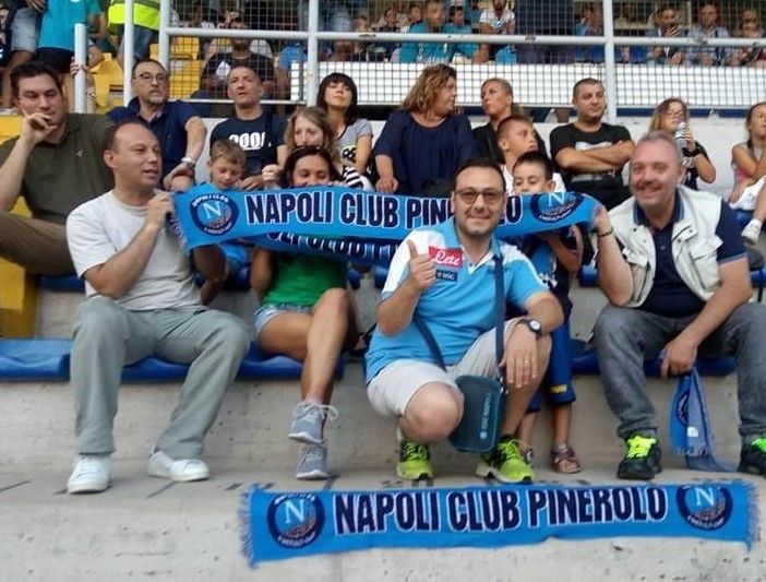 ‘Pino’ Bari in primo piano Napoli club Pinerolo