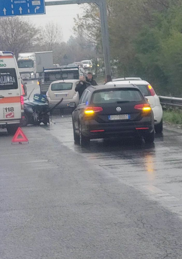 Pinerolo: frontale sulla circonvallazione, tre donne ferite