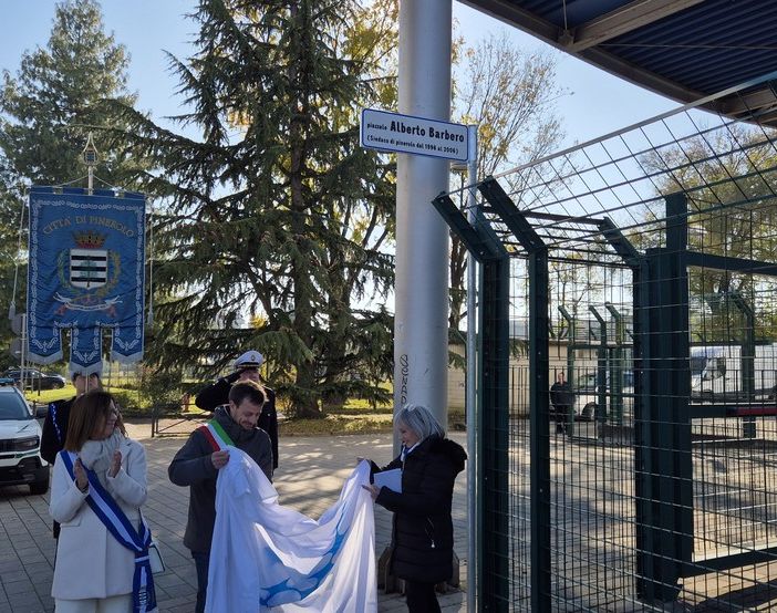 La scopertura della targa del piazzale Alberto Barbero