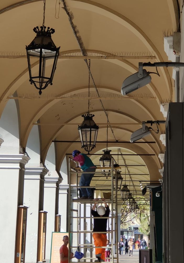 I lavori sotto i portici di corso Torino (Foto di Cinzia Consolati)