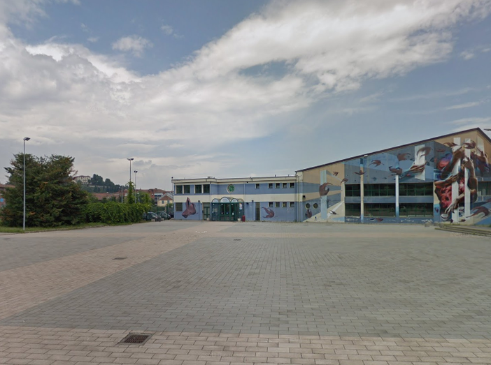 Il piazzale della piscina di Pinerolo