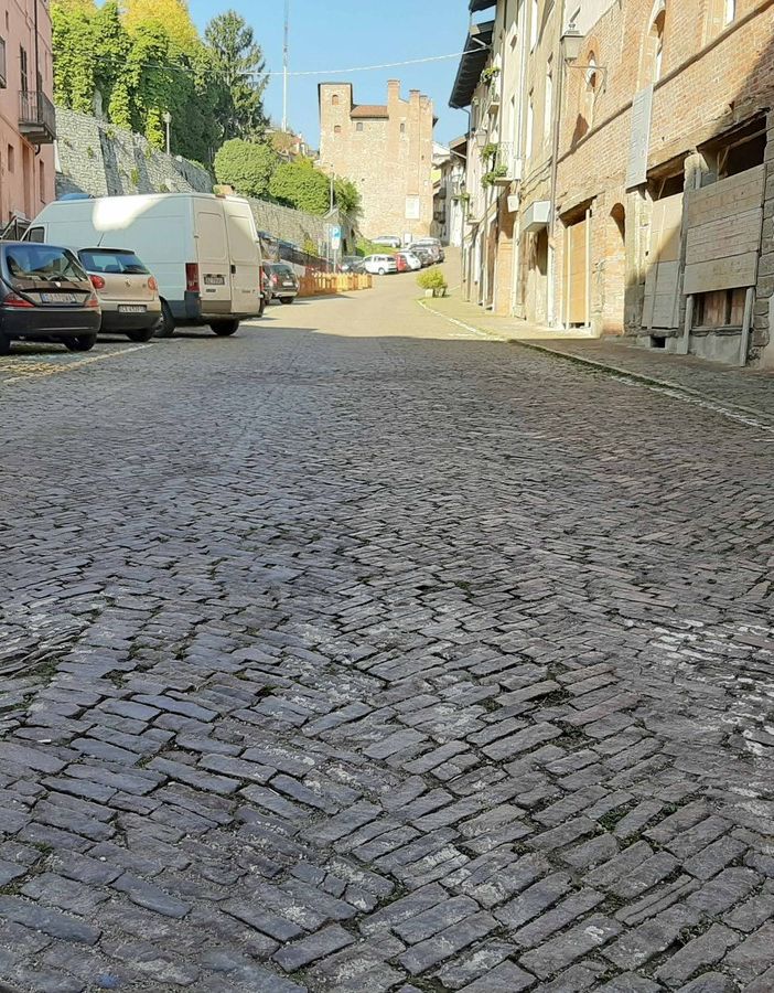 La salita di via Principi d’Acaja a Pinerolo