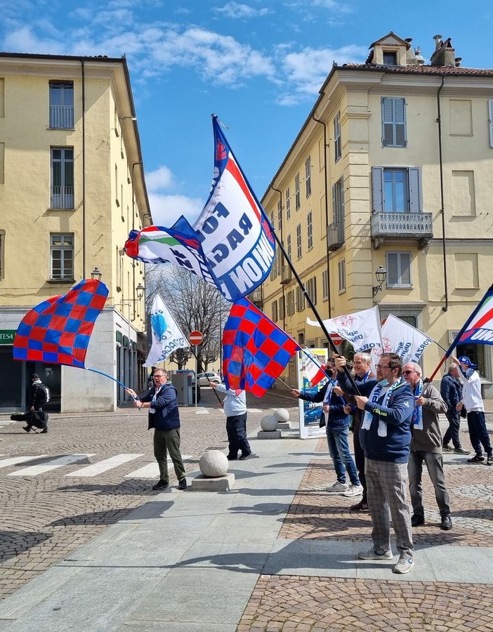 Il momento di festa in piazza con le ragazze del volley di A2