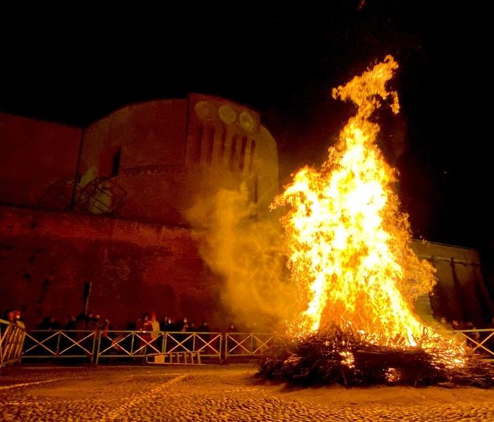 Il ‘falò della libertà’ a Saluzzo