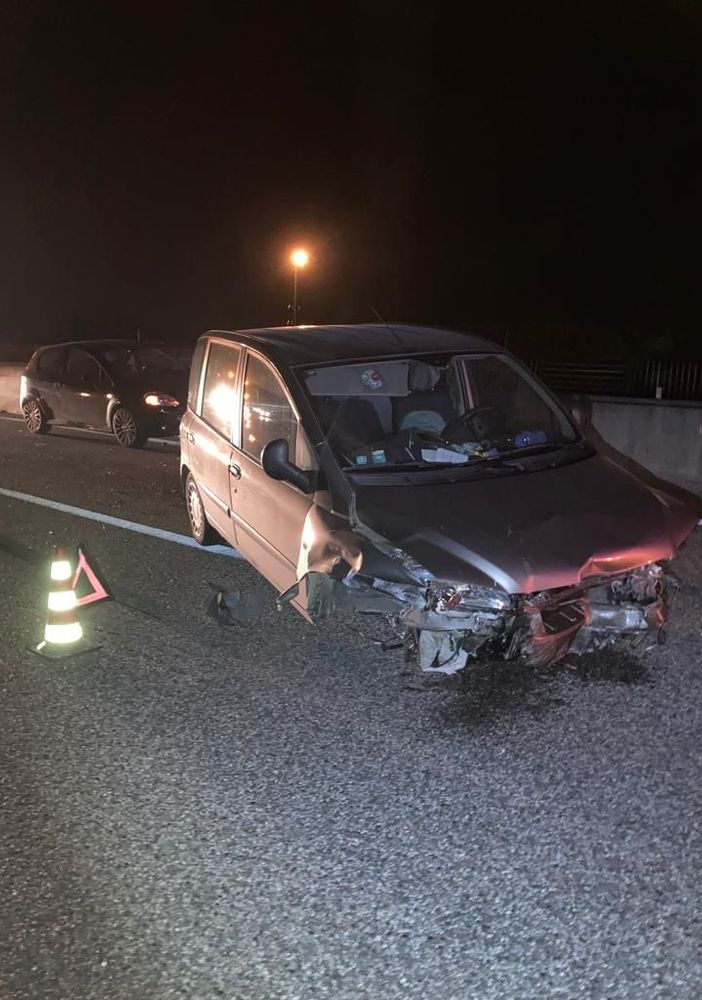 Torino-Pinerolo: una Multipla si schianta contro il guard rail