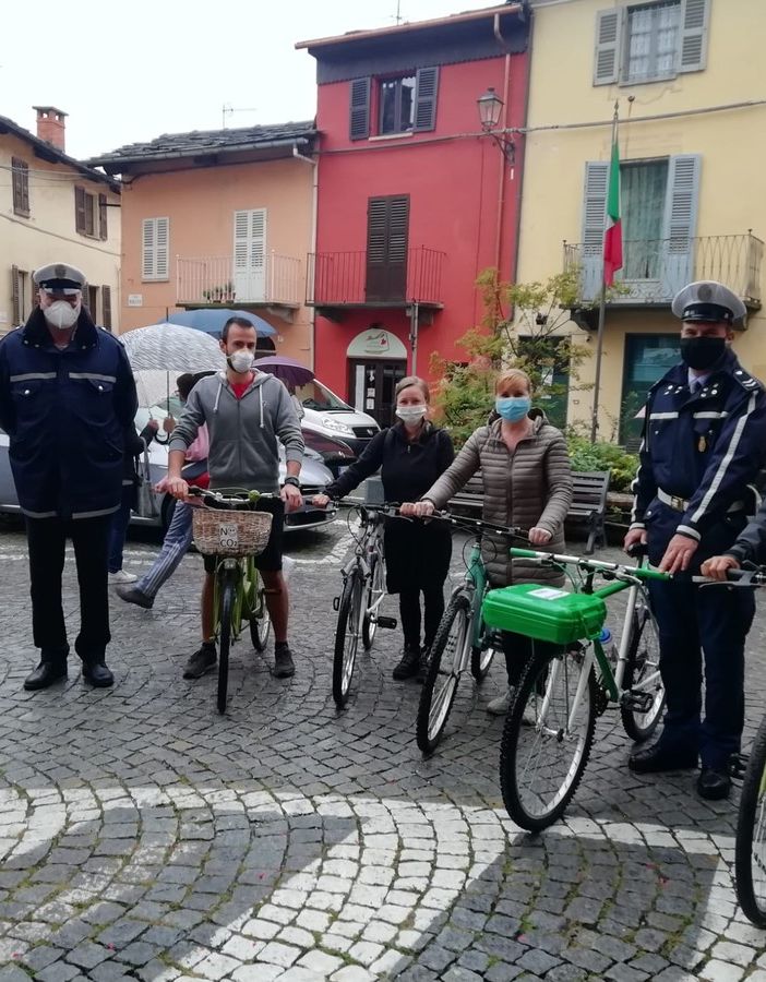 Una bicicletta abbandonata a servizio dei vigili di Torre Pellice