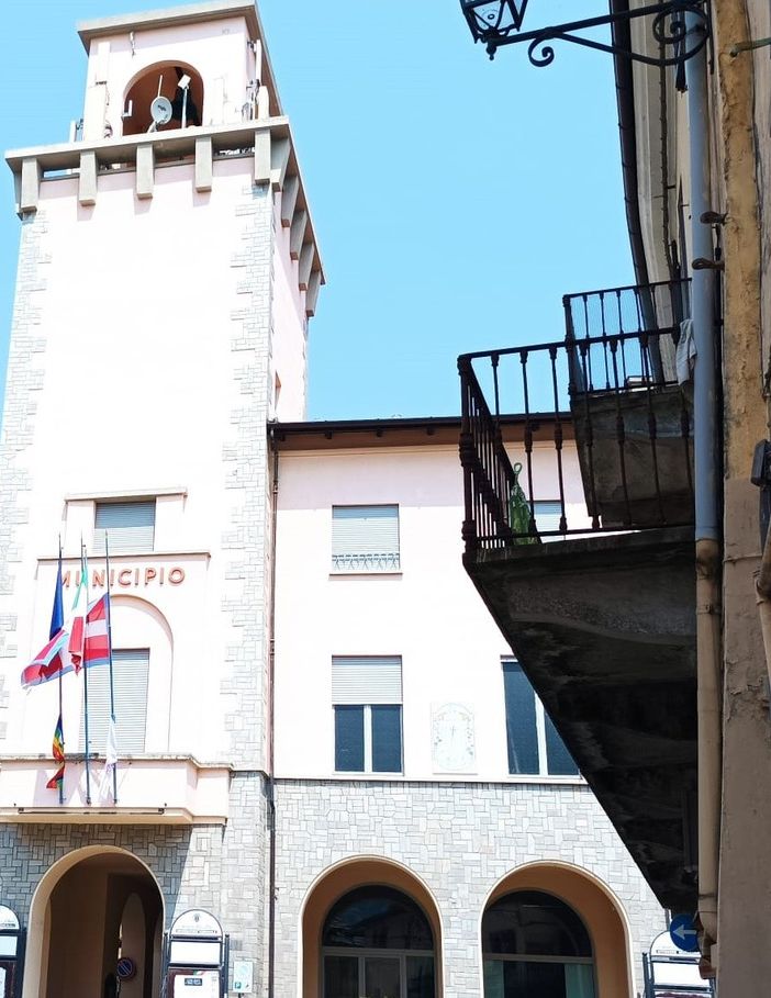 Il municipio di Torre con le antenne