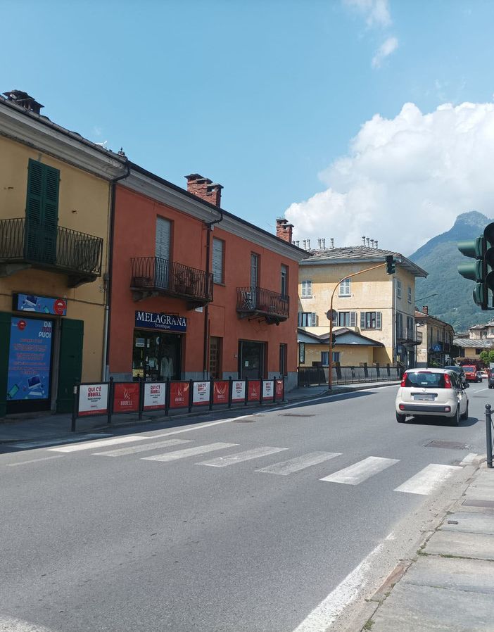 Il semaforo spento all’ingresso di Torre Pellice