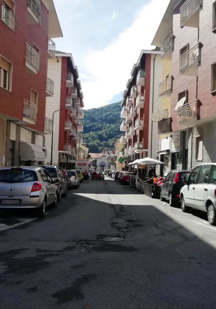 Torre Pellice riempie le buche del centro e di via Coppieri