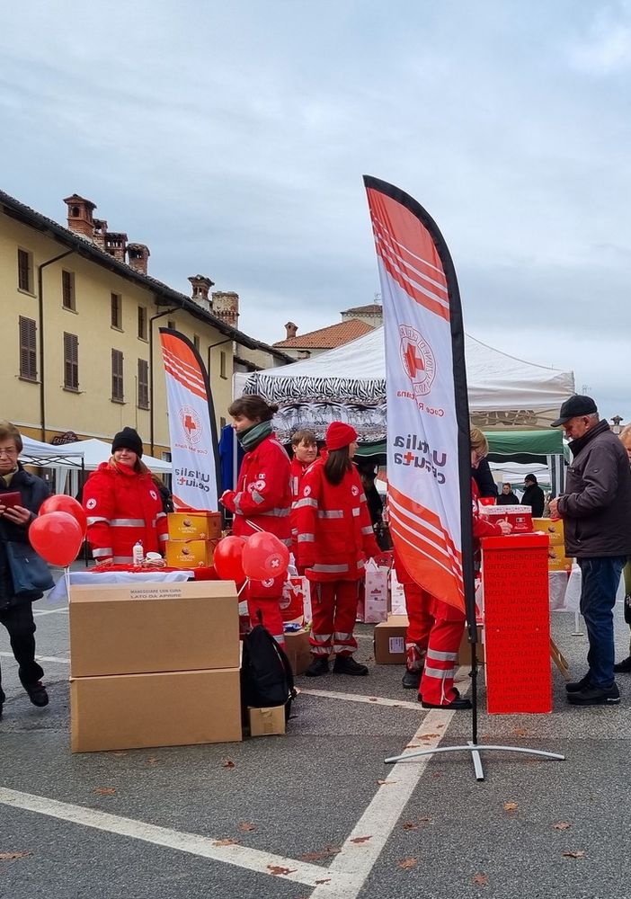 I volontari della Cri in piazza a Vigone