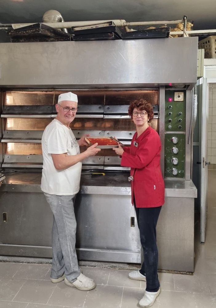 Guido e Anna Peretti davanti al loro forno