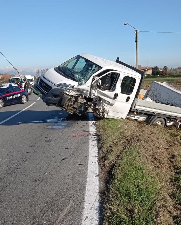 Vigone: scontro frontale tra auto e furgone sulla Provinciale 139