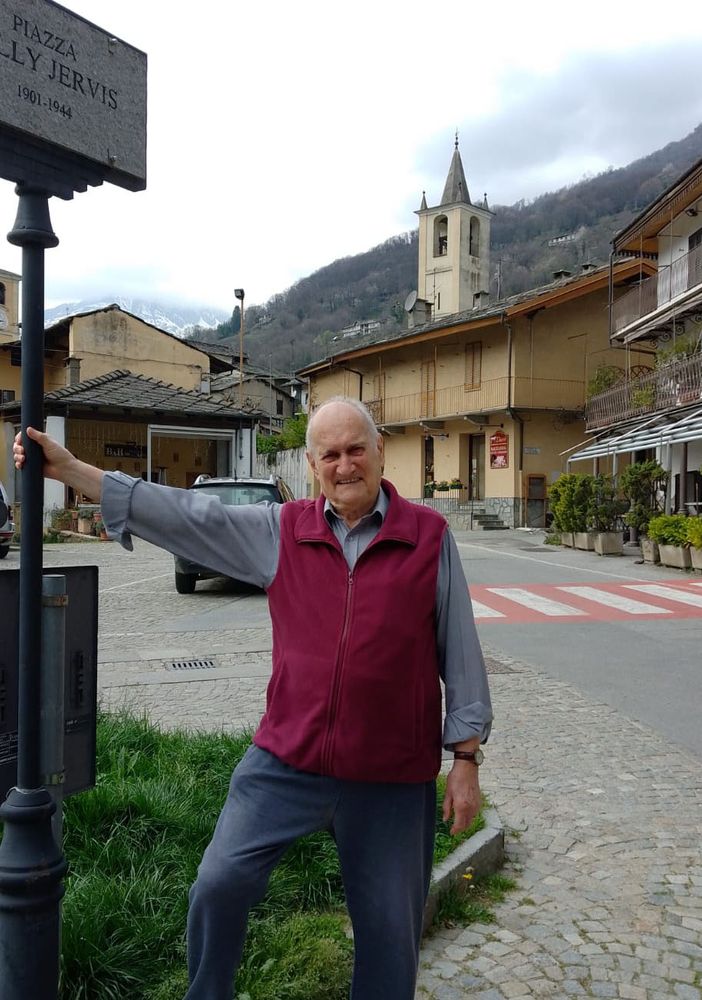 Elvino Allio in piazza Jervis