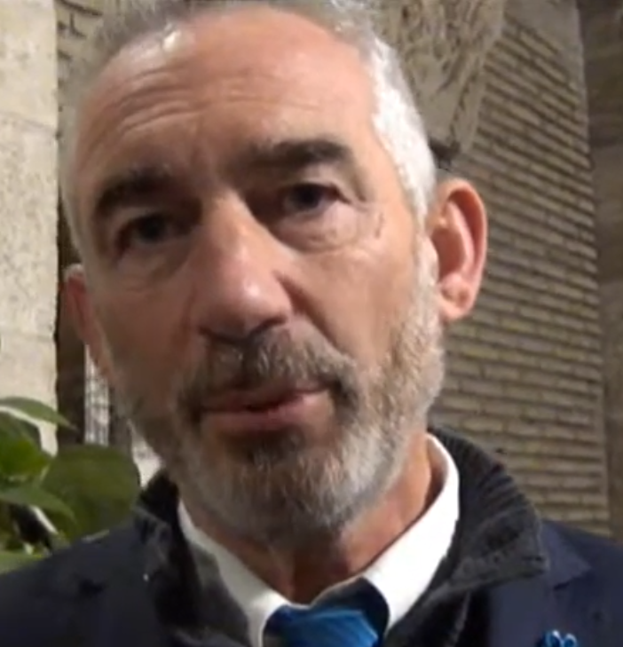 Parlando di Jackson, l’economista dello sviluppo sostenibile, “Pensieri in Piazza” riprende gli incontri a Pinerolo