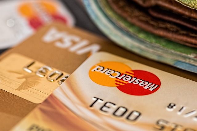 Carte di Credito Visa e Mastercard: Vantaggi, Differenze, Costi e Utilizzo
