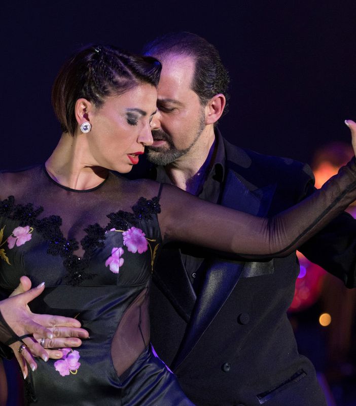 Combo da ostello a palco multidisciplinare: 50 spettacoli estivi tra teatro, musica, circo e letteratura