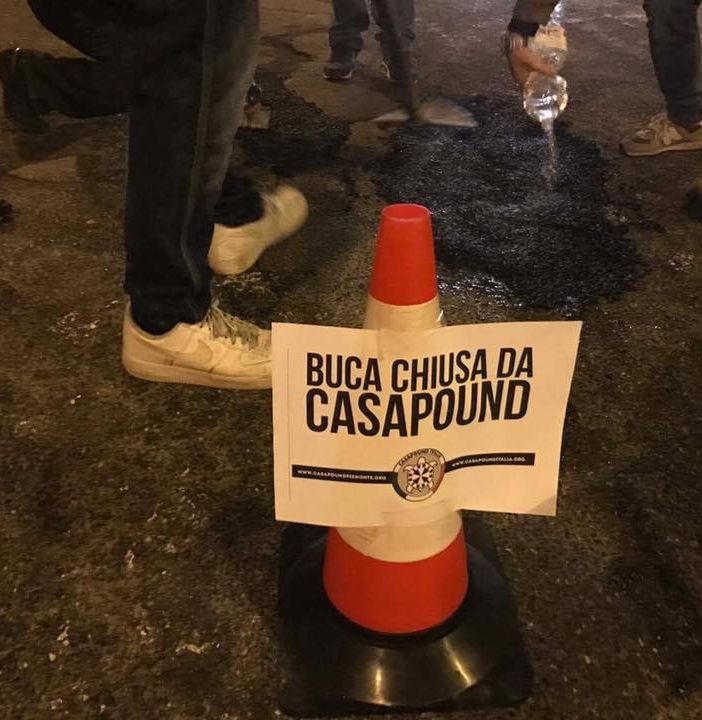 Casa Pound ripristina il manto stradale a Venaria: &quot;Chi ama la sua città, se ne prende cura e si rimbocca le maniche!&quot;