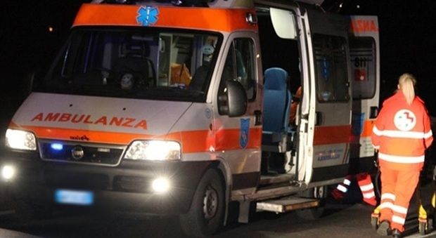 Rapinato nella notte in corso Vercelli, ragazzo di 23 anni ferito con una bottiglia rotta