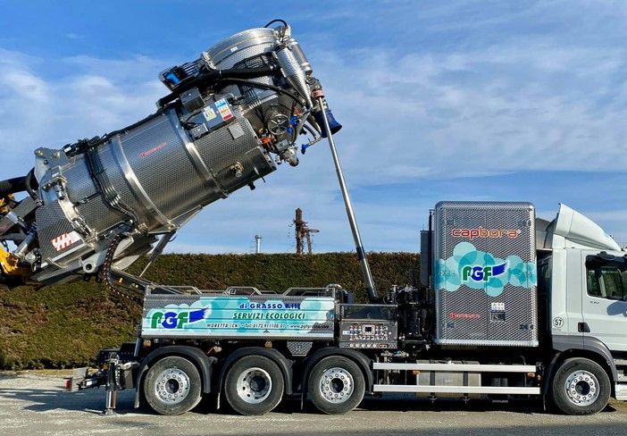 Tecnologia e innovazione: escavatore a risucchio per polveri, liquidi, fanghi e solidi