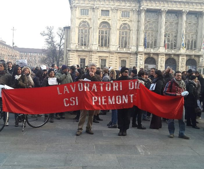 Rischio privatizzazione per la CSI: protesta dei lavoratori in piazza Castello