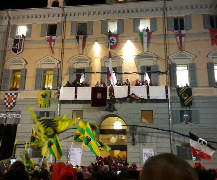Ad Ivrea primo Carnevale blindato per il terrorismo: ai varchi barriere anti-sfondamento
