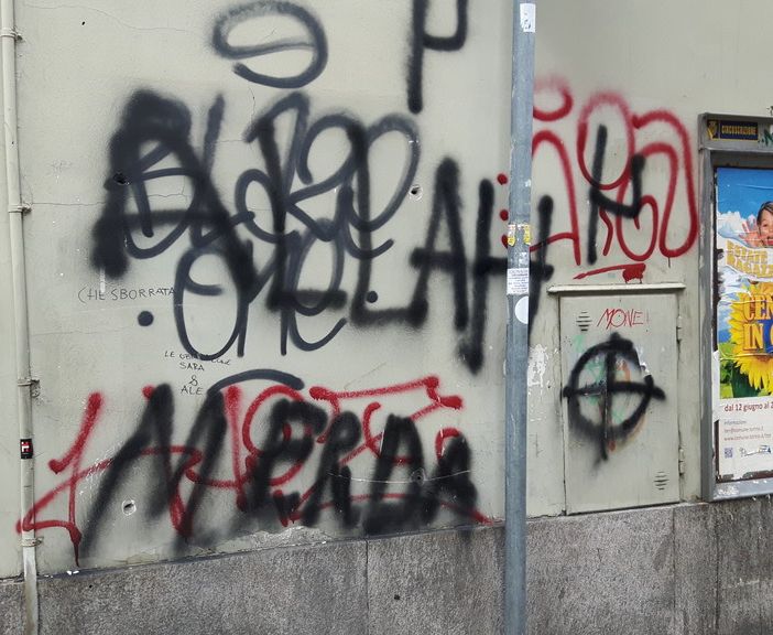 Torino, scritte islamofobe sui muri di San Salvario